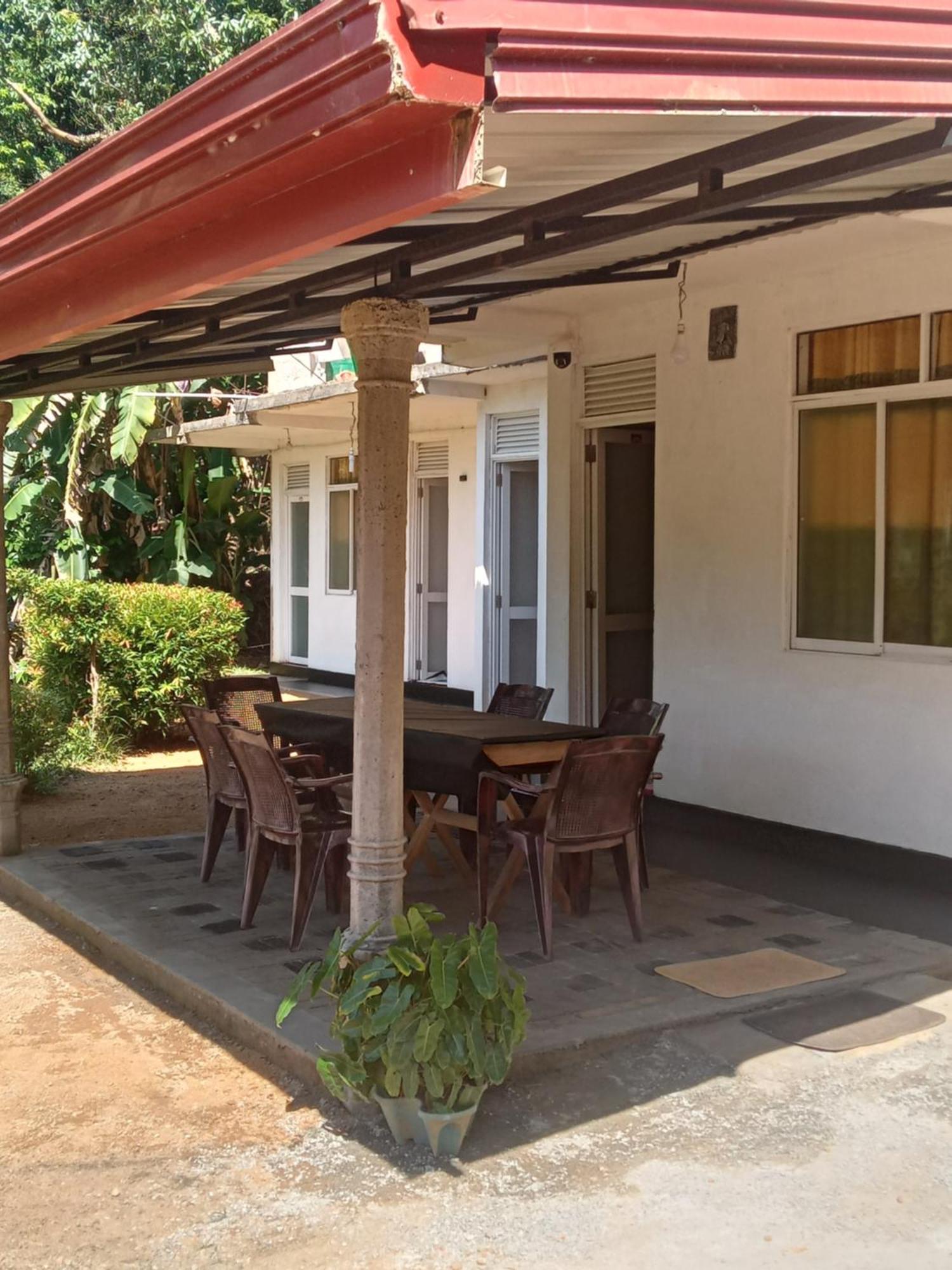 Rainforest Holiday Inn 데니야야 외부 사진