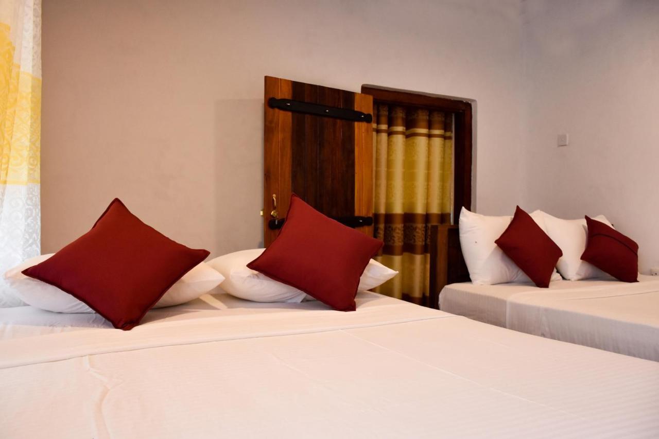 Rainforest Holiday Inn 데니야야 외부 사진